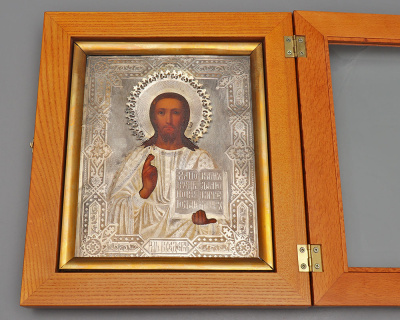 Старинная икона в окладе «Господь Вседержитель», дерево, белый металл., Москва, 1883 г.