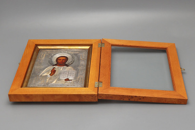 Старинная икона в окладе «Господь Вседержитель», дерево, белый металл., Москва, 1883 г.