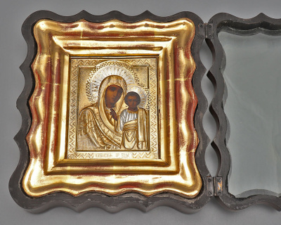 Небольшая старинная деревянная Казанская икона Божией Матери в серебряном окладе, 84 пр., Россия, 19 в.